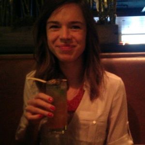 Meet your Posher, Caitlin